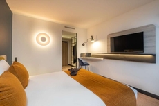 Kyriad Tour Sud - Ballan Mire