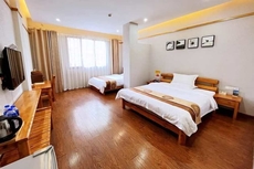 Yicheng Hotel (Langzhong Ancient City Zhuangyuanfang Branch)