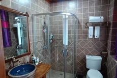 Huayutang Renwen Inn