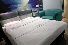 Wuwei E-sports Sunshine Holiday Hotel