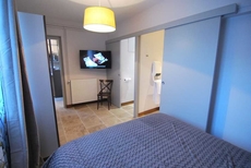 Appartements Pied a Terre, haut standing avec cuisine equipee et terrasse / Groupe HRM