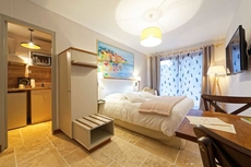 Appartements Pied a Terre, haut standing avec cuisine equipee et terrasse / Groupe HRM