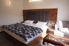 The Oak & Lake View Resort