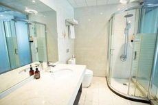 Home Inn Baiyun Hotel (Jinhu Suning Yigou Plaza Branch)