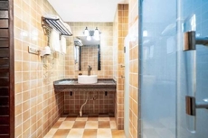 Binjiang Yizhan Hotel