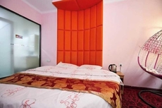 Mengxiang Youth Fashion Hotel (Gaopoyan Pedestrian Street Engineering Institute)