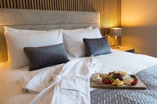 Castle Varagh Hotel & Bar