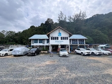 Riverbank Dungun Guesthouse & Cafe By Zuzu