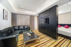 Gulong Hotel (Hanzhong High-speed Railway Station Wanbang)