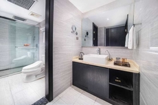 Gulong Hotel (Hanzhong High-speed Railway Station Wanbang)