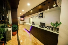 Airport Avenue Plaza