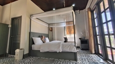 Dokchampa River View Villa