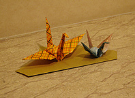 ニッポンを象徴する折り鶴は紙も京都仕様