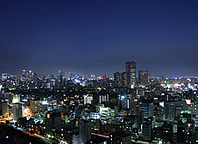 大阪の夜景を眺めてロマンチックなムードに
