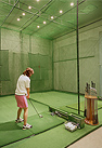 フィットネスクラブのゴルフ練習室