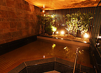13階にある天然温泉はまるで日本旅館のような趣